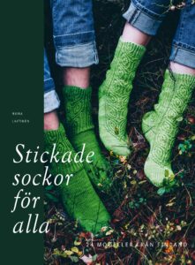 Stickade sockor för alla : 24 modeller från Finland